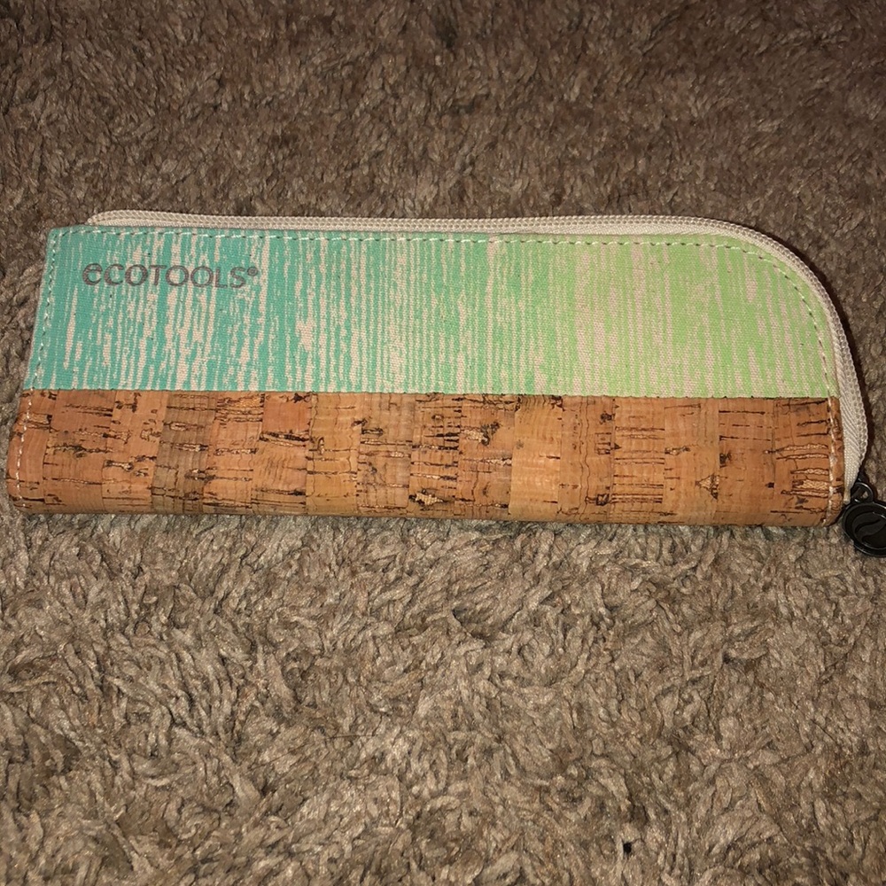 Makeup brush holder